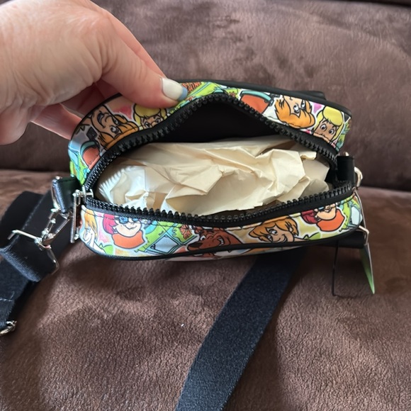 Bioworld Scooby Doo & Gang Crossbody Bag NWT - Picture 4 of 8